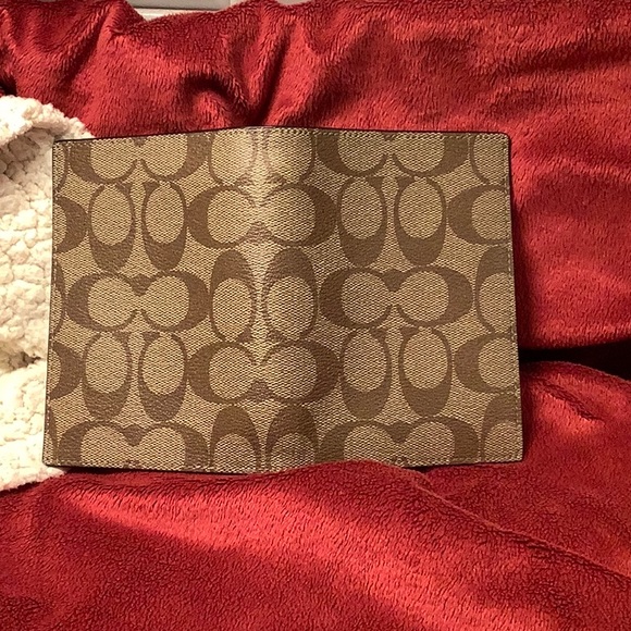 NWT Coach Passport Holder - Picture 3 of 8